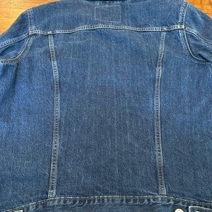***Sold Off Platform*** Levi’s Denim Jacket (Large)